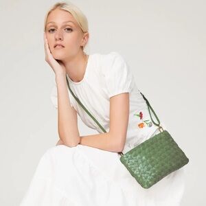 Madewell The Puff Woven Leather Crossbody Clutch Handbag in Green Basil